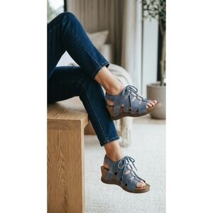 Bionica Sorena Women's Shoe Size 9 Blue Leather Ghillie Wedge Sandal‎